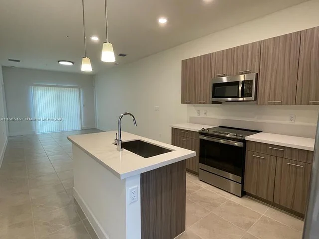 8201 NW 41th St # 408, Doral FL 33166