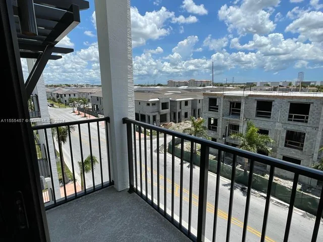 8201 NW 41th St # 408, Doral FL 33166