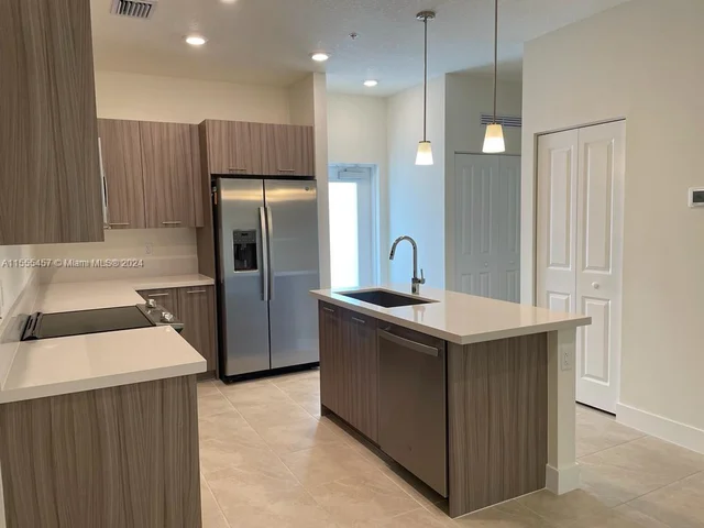 8201 NW 41th St # 408, Doral FL 33166