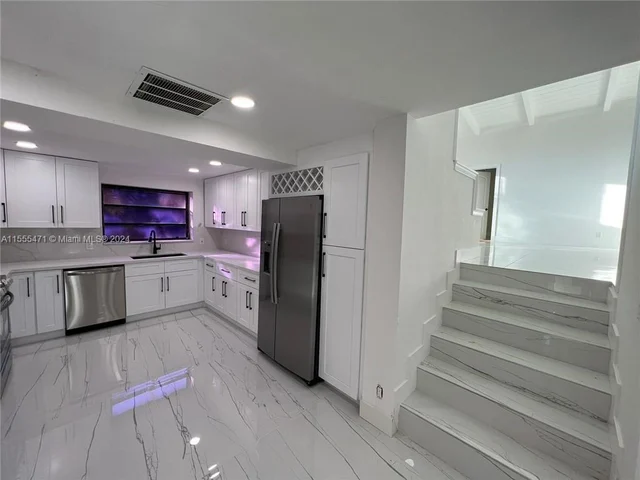 2518 Key Largo Ln, Fort Lauderdale FL 33312