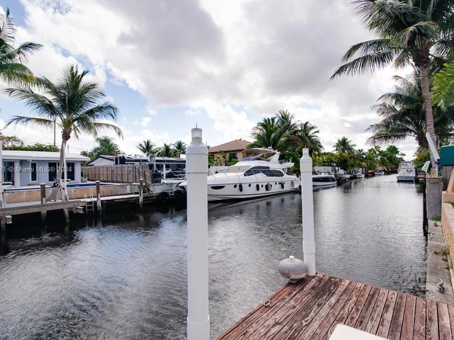 2518 Key Largo Ln, Fort Lauderdale FL 33312