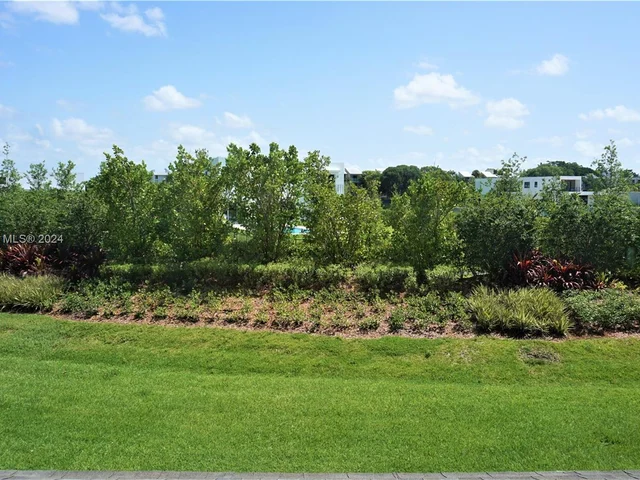 16727 Hemingway Dr, Weston FL 33326