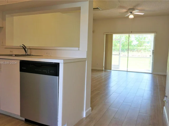 16727 Hemingway Dr, Weston FL 33326