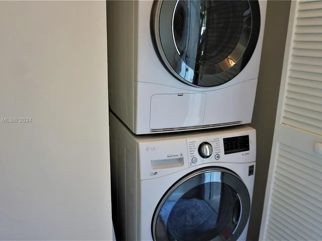 16727 Hemingway Dr, Weston FL 33326