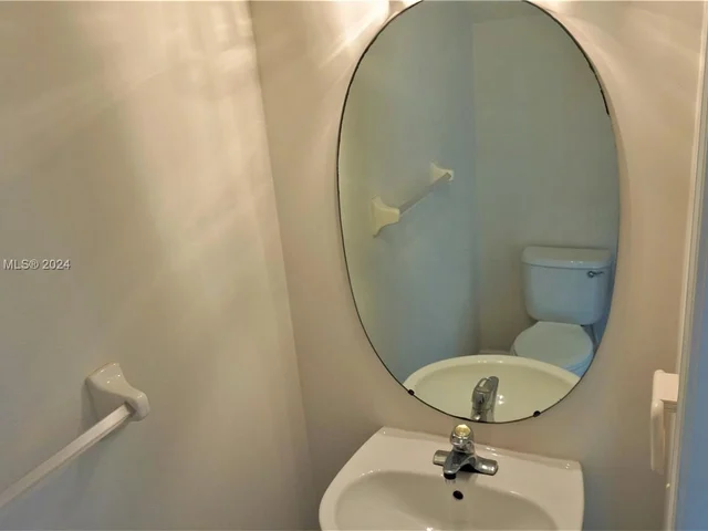 16727 Hemingway Dr, Weston FL 33326