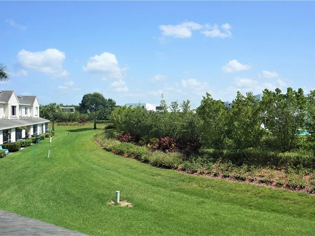 16727 Hemingway Dr, Weston FL 33326