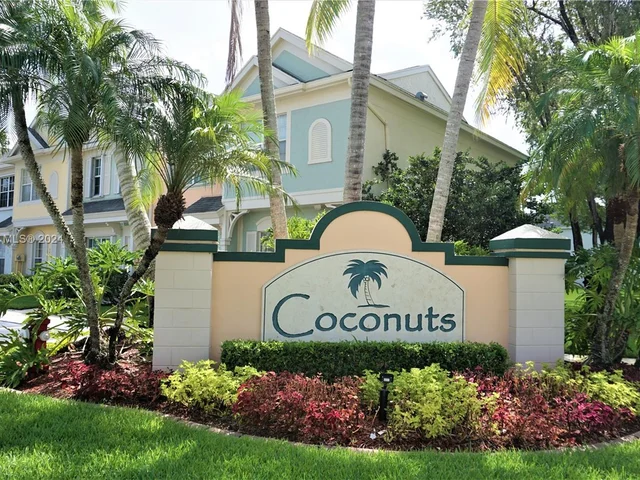 16727 Hemingway Dr, Weston FL 33326