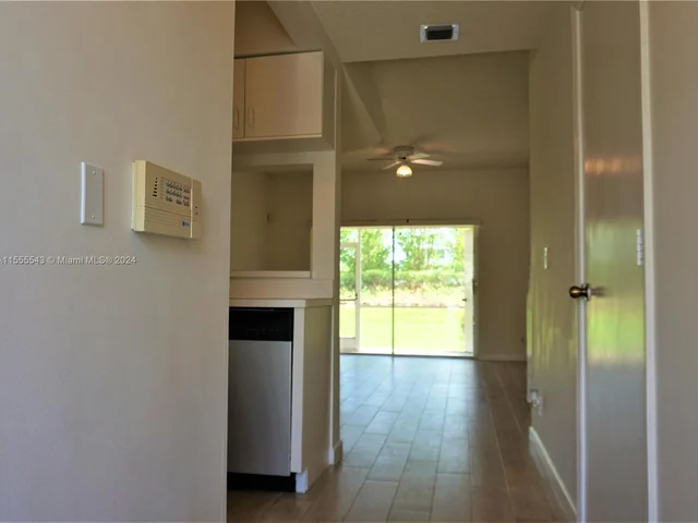 16727 Hemingway Dr, Weston FL 33326