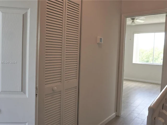 16727 Hemingway Dr, Weston FL 33326