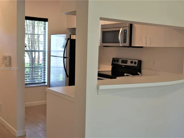 16727 Hemingway Dr, Weston FL 33326