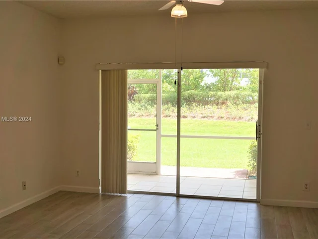 16727 Hemingway Dr, Weston FL 33326