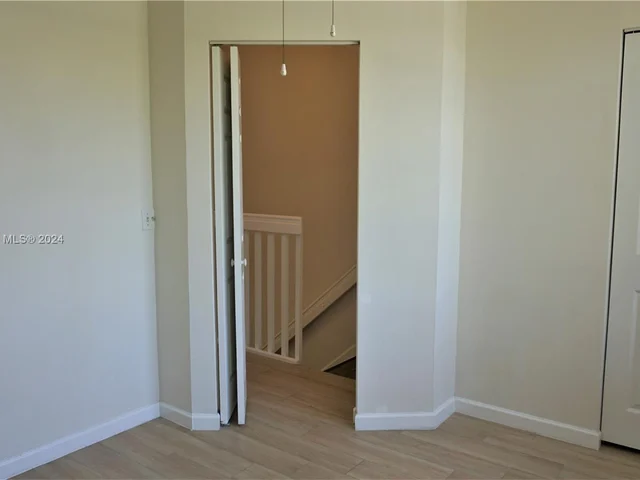 16727 Hemingway Dr, Weston FL 33326