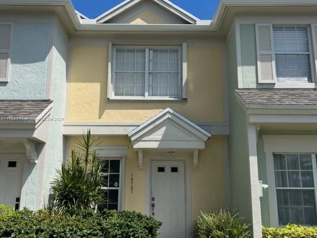 16727 Hemingway Dr, Weston FL 33326