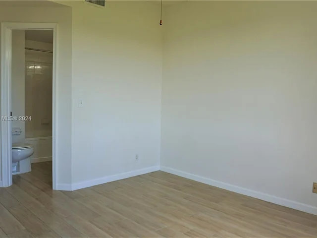 16727 Hemingway Dr, Weston FL 33326