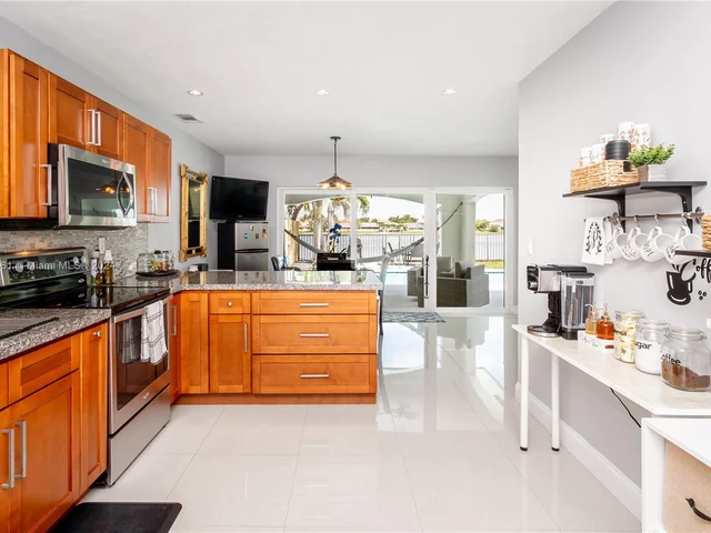 15531 SW 35th Ter, Miami FL 33185