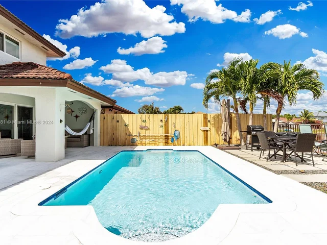 15531 SW 35th Ter, Miami FL 33185