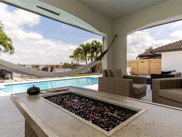 15531 SW 35th Ter, Miami FL 33185