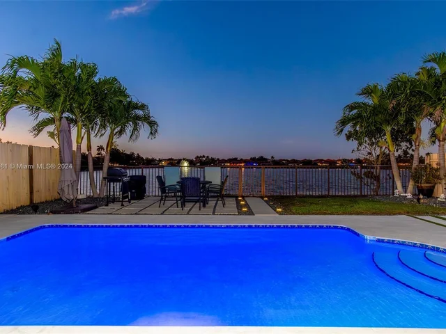 15531 SW 35th Ter, Miami FL 33185