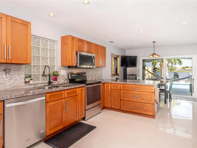 15531 SW 35th Ter, Miami FL 33185