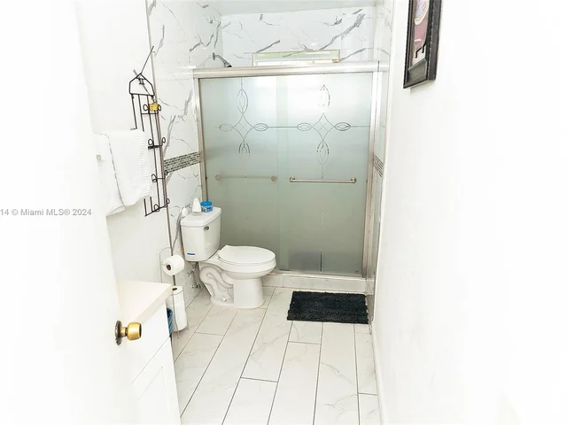 240 NW 197th St # 1, Miami Gardens FL 33169