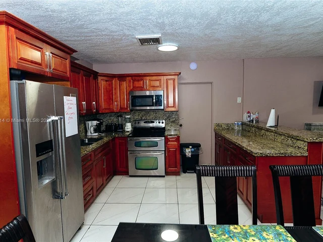 240 NW 197th St # 1, Miami Gardens FL 33169