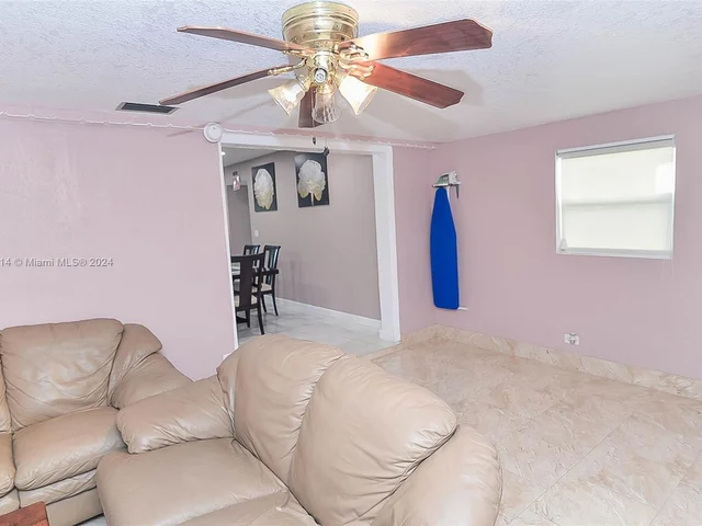 240 NW 197th St # 1, Miami Gardens FL 33169