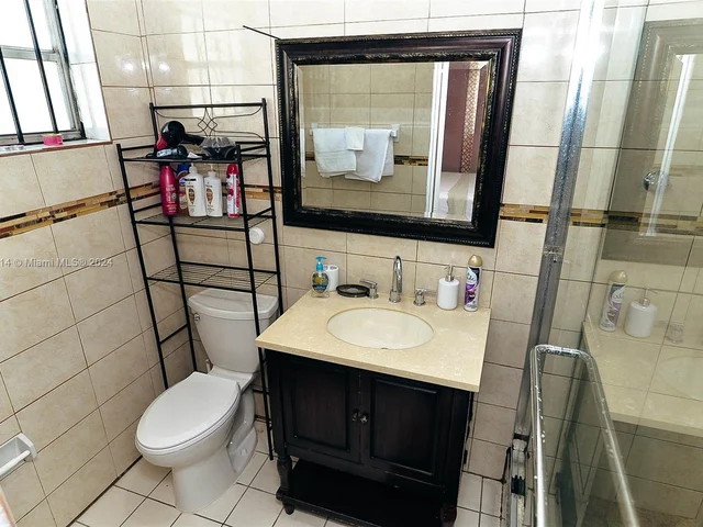 240 NW 197th St # 1, Miami Gardens FL 33169