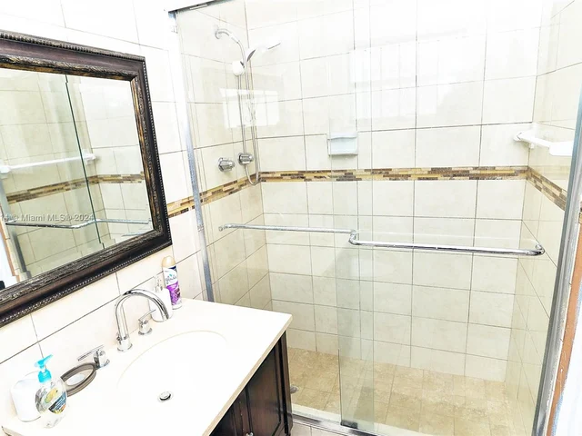 240 NW 197th St # 1, Miami Gardens FL 33169