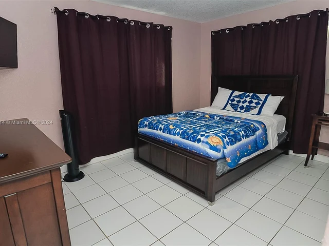 240 NW 197th St # 1, Miami Gardens FL 33169