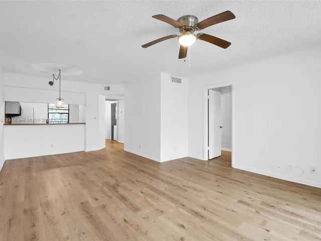 10501 W Broward Blvd # 304, Plantation FL 33324