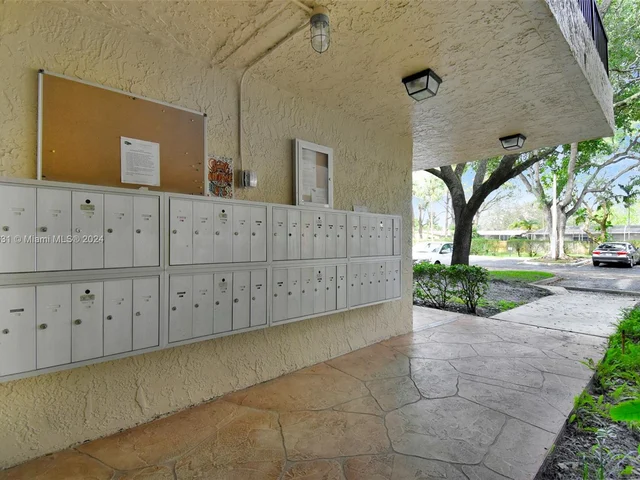 10501 W Broward Blvd # 304, Plantation FL 33324