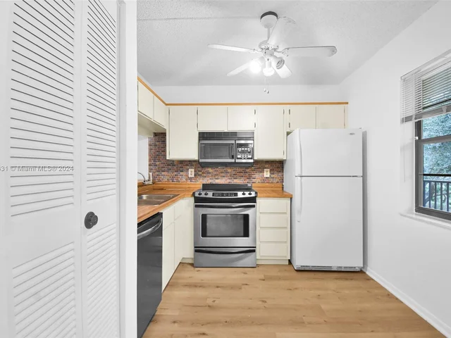 10501 W Broward Blvd # 304, Plantation FL 33324