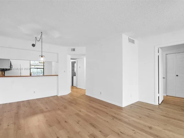 10501 W Broward Blvd # 304, Plantation FL 33324