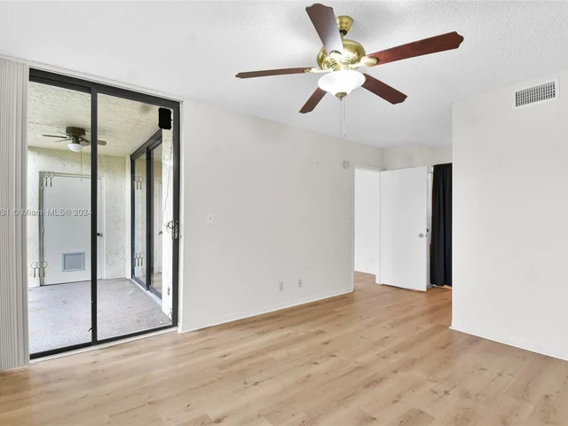10501 W Broward Blvd # 304, Plantation FL 33324