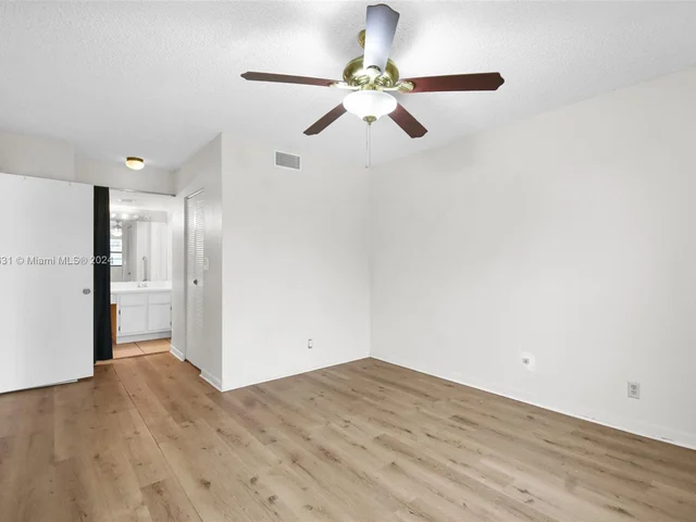 10501 W Broward Blvd # 304, Plantation FL 33324