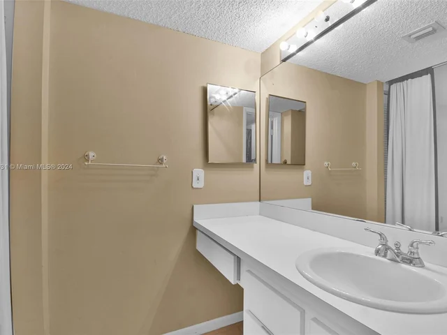 10501 W Broward Blvd # 304, Plantation FL 33324