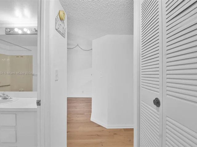 10501 W Broward Blvd # 304, Plantation FL 33324