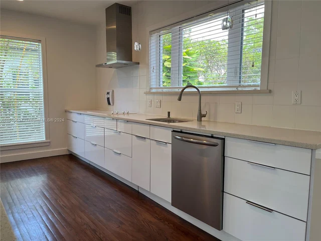 317 Fluvia Ave, Coral Gables FL 33134