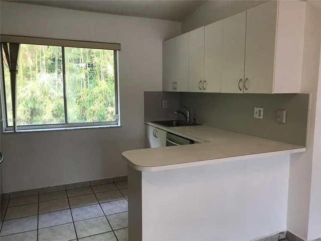 8031 Lake Dr # 202, Doral FL 33166