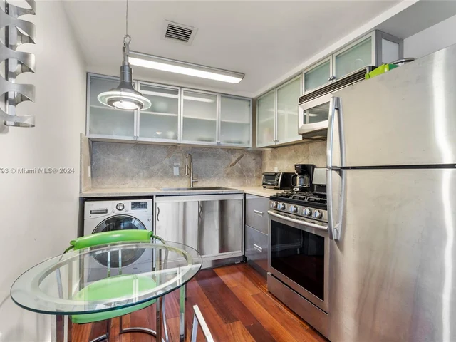 731 6th St, Miami Beach FL 33139