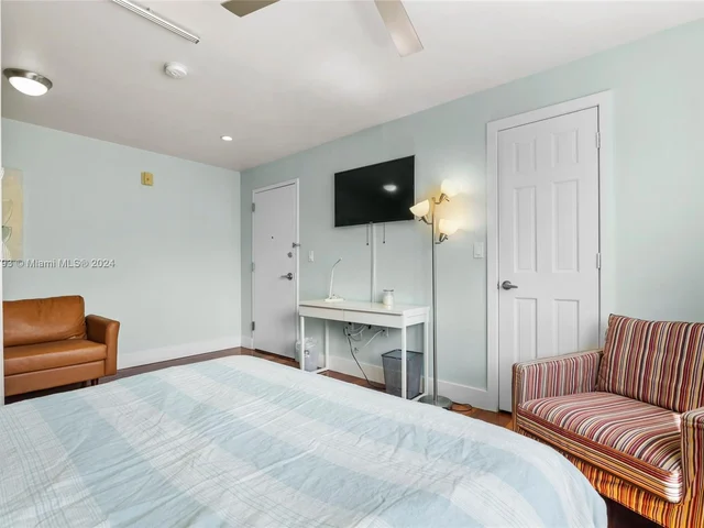 731 6th St, Miami Beach FL 33139