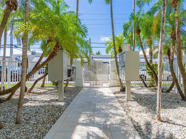 731 6th St, Miami Beach FL 33139