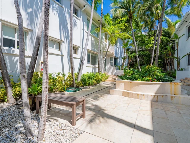 731 6th St, Miami Beach FL 33139