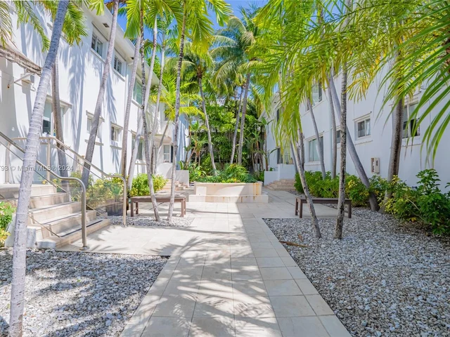 731 6th St, Miami Beach FL 33139