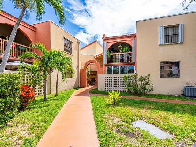 10257 NW 9th St Cir # 10, Miami FL 33172