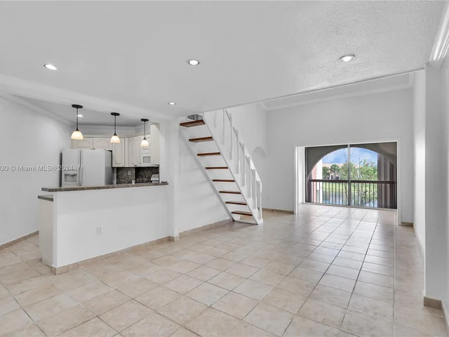 10257 NW 9th St Cir # 10, Miami FL 33172