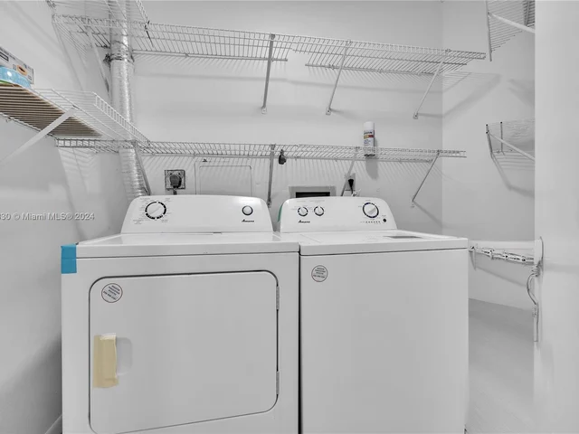 10257 NW 9th St Cir # 10, Miami FL 33172