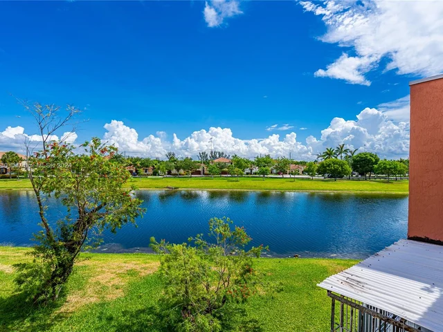 10257 NW 9th St Cir # 10, Miami FL 33172