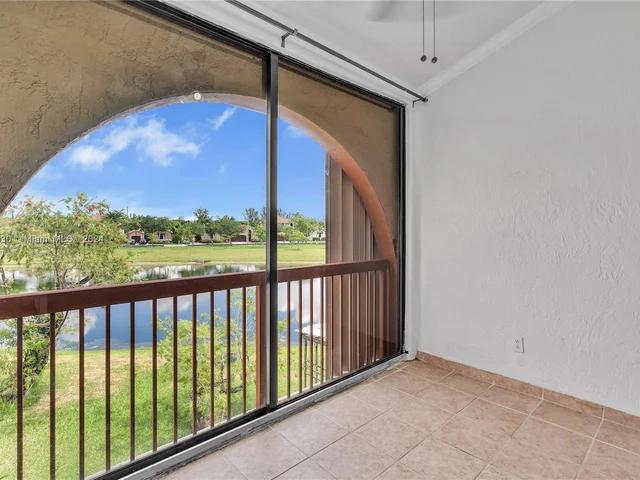 10257 NW 9th St Cir # 10, Miami FL 33172