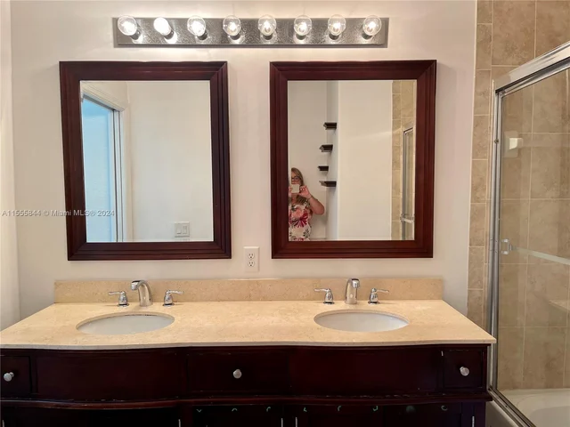 10012 NW 7th St # 207, Miami FL 33172